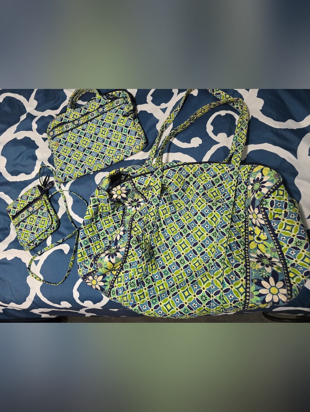 Vera Bradley 3-Piece Travel & Campus Bundle – Retired "Daisy Daisy" Pattern 🌼✨ - Picture 2 of 10